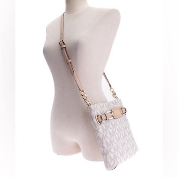 Michael Kors Vanilla Large Hamilton Crossbody Bag - Picture 3 of 14